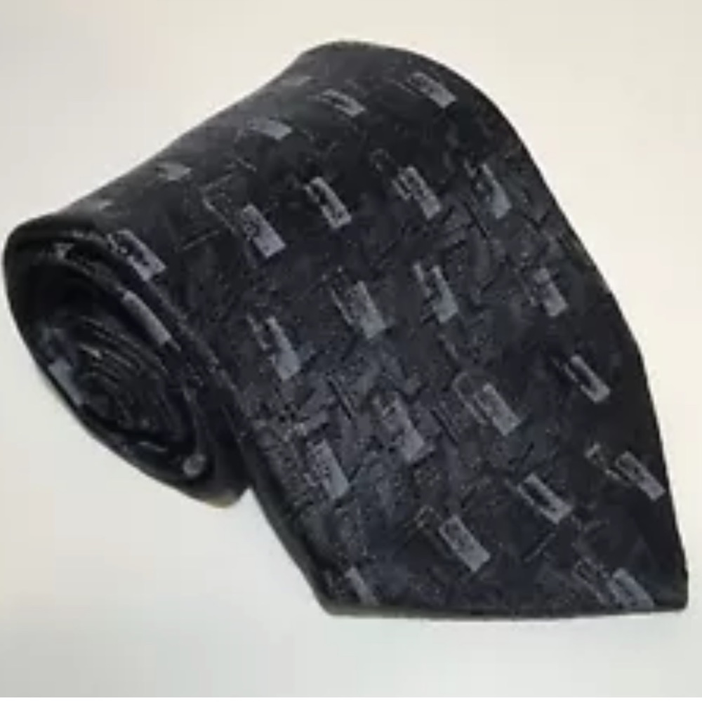 men’s Kenneth Cole New York neck tie.
